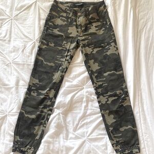 Camo cropped jeans